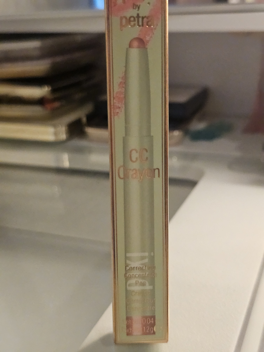 Pixi Illuminating Tint & Conceal 2 in 1 Complexion Makeup NEW